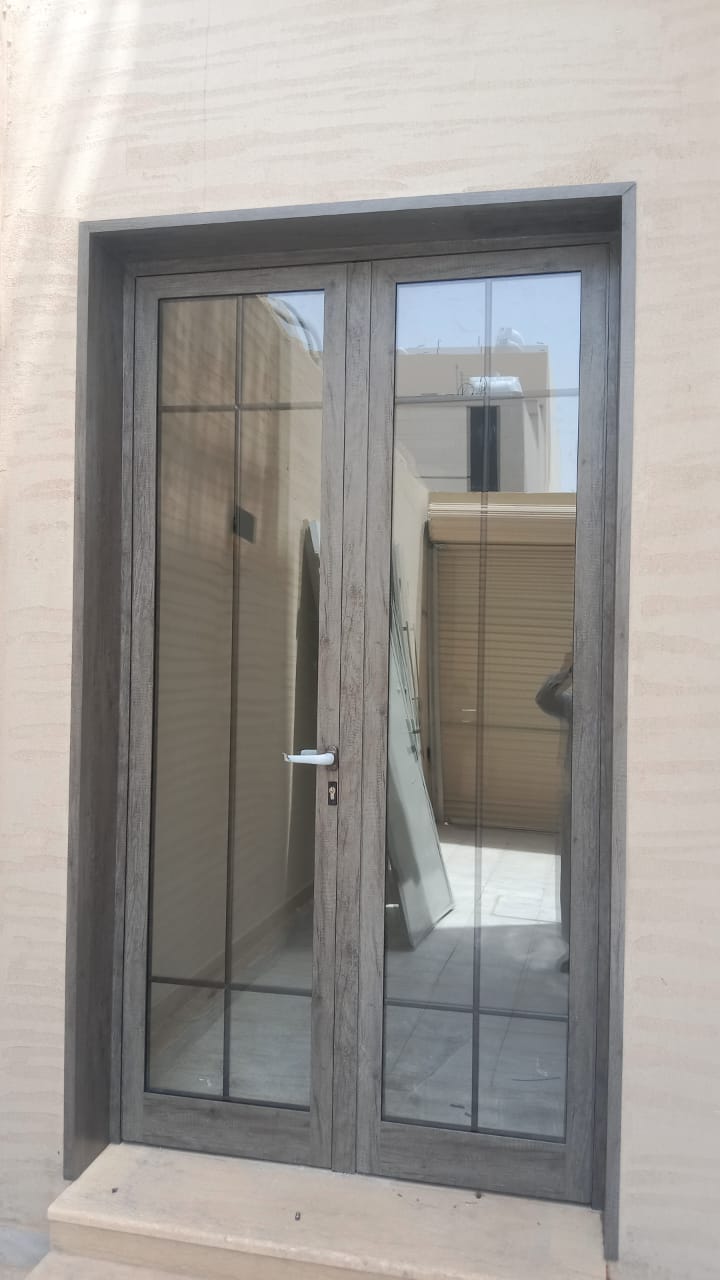 باب مدخل زجاجي مزدوج