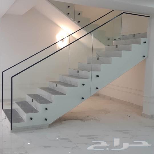 دربزين زجاجي مع درج رخامي